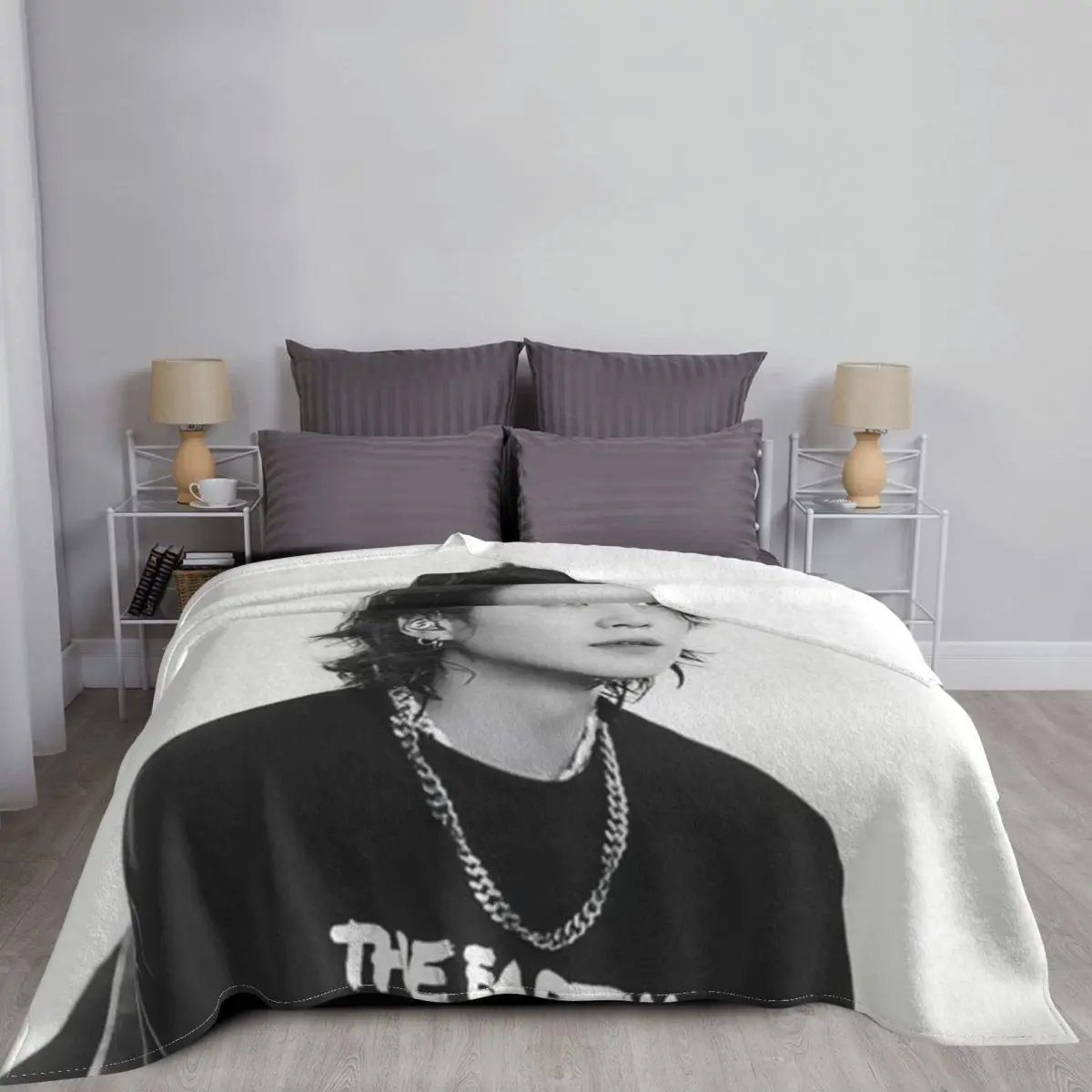 Yoongi concert Throw Blanket D - огляд і ціна Flamethrower Cosplay Prop